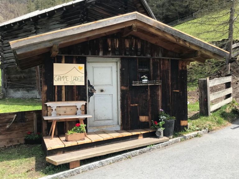 Gambe Ladele in town